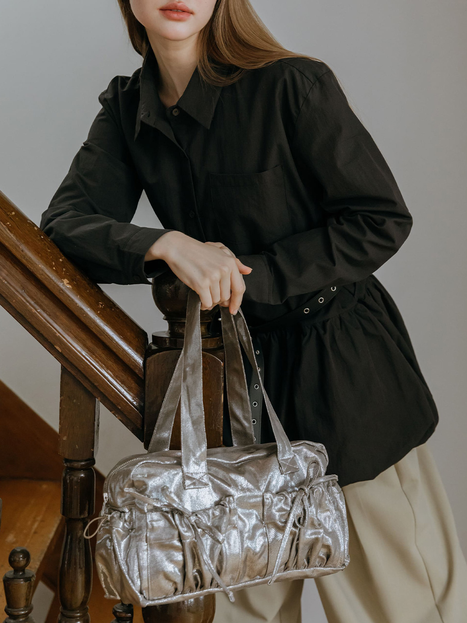 MOIFAIRE POCKET SHIRRING RIBBON BAG BLACK