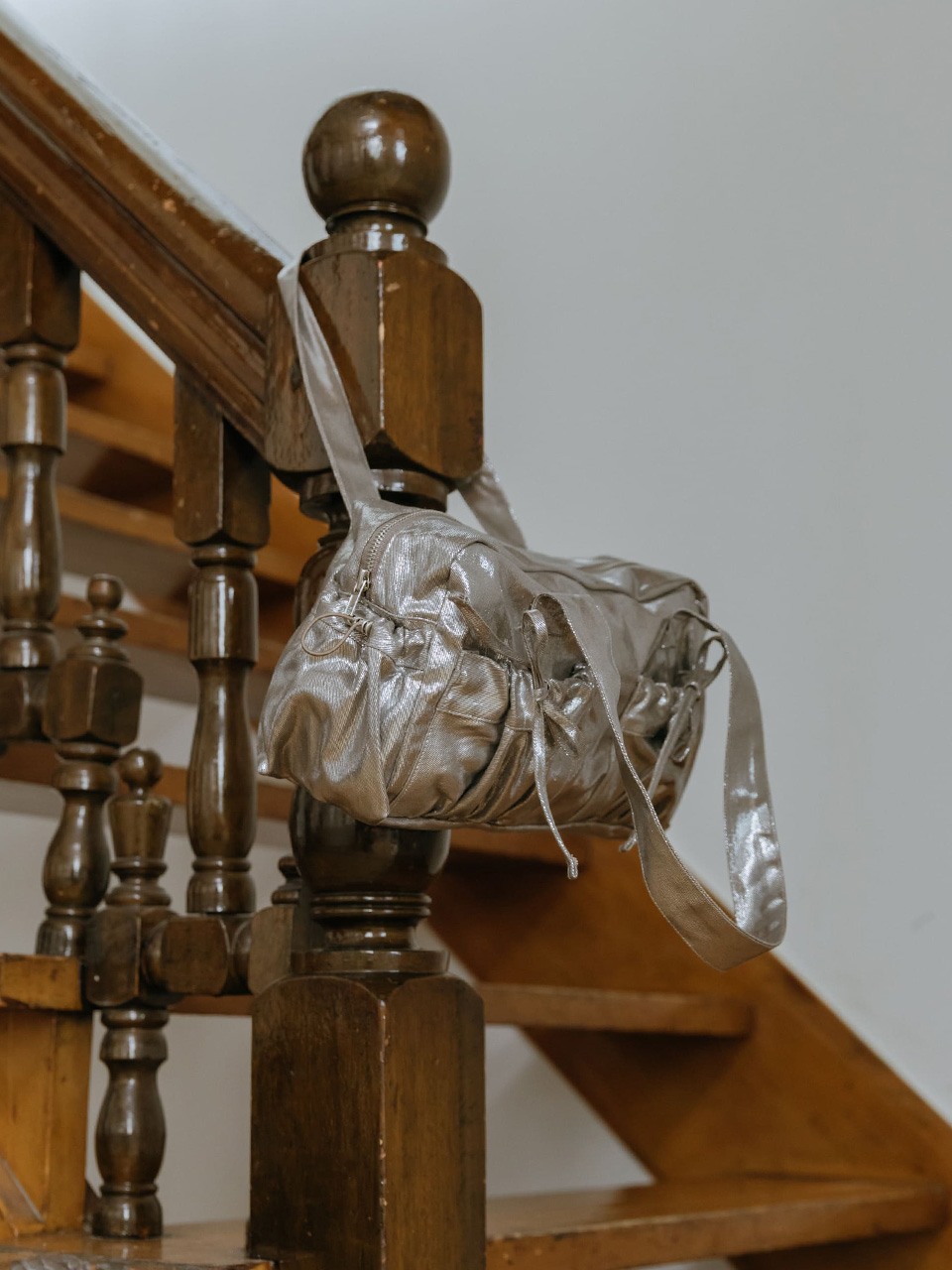 MUSINSA | MOIFAIRE POCKET SHIRRING RIBBON BAG / BEGIE