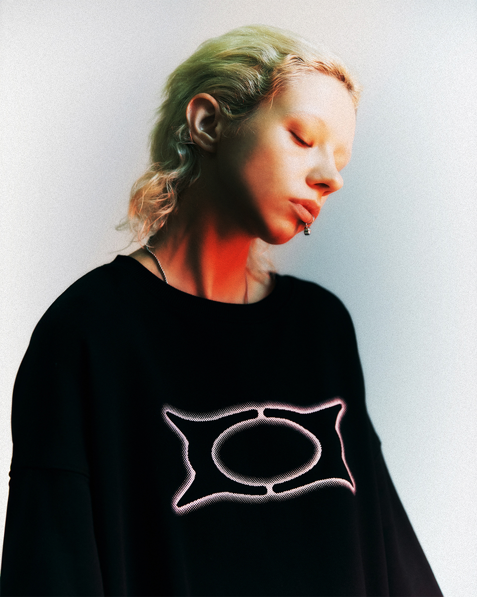 CRITICのBASIC WORMHOLE SWEATSHIRT 全3色 MUSINSA | CRITIC BASIC WORMHOLE SWEATSHIRT CHARCOAL