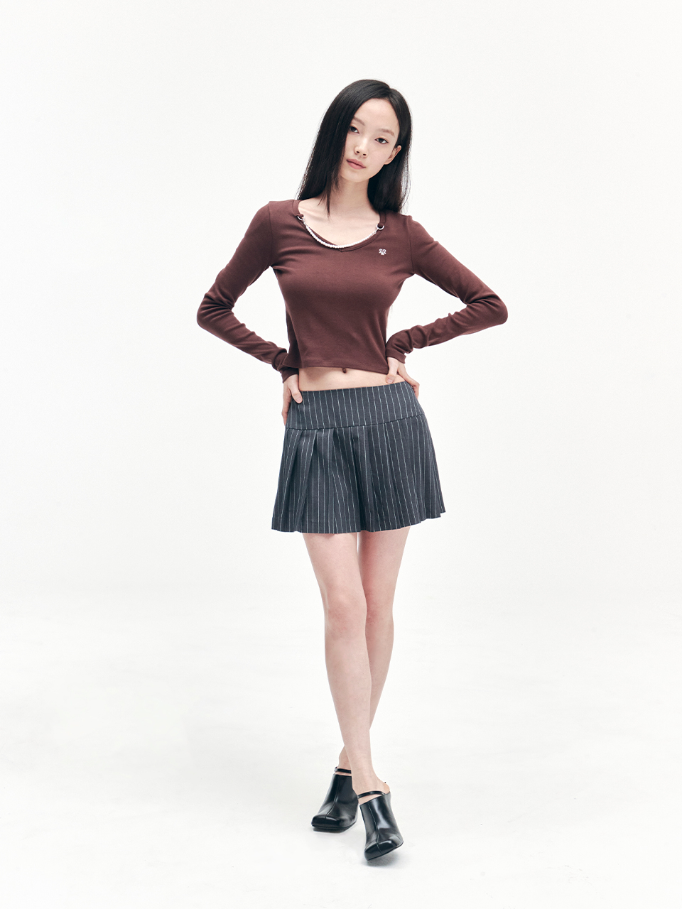 ★24-25FW新作★YOUHEE★PIN STRIPE STAR PLEATS SKIRT MUSINSA | YOUHEE PIN STRIPE STAR PLEATS SKIRT CHARCOAL