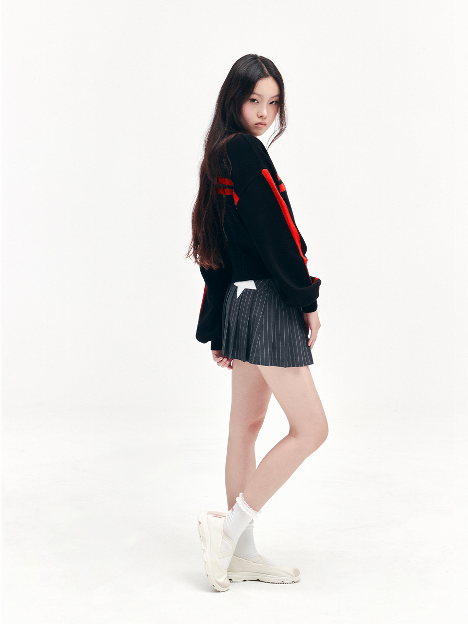 유희(YOUHEE) PIN STRIPE STAR PLEATS SKIRT CHARCOAL - 사이즈
