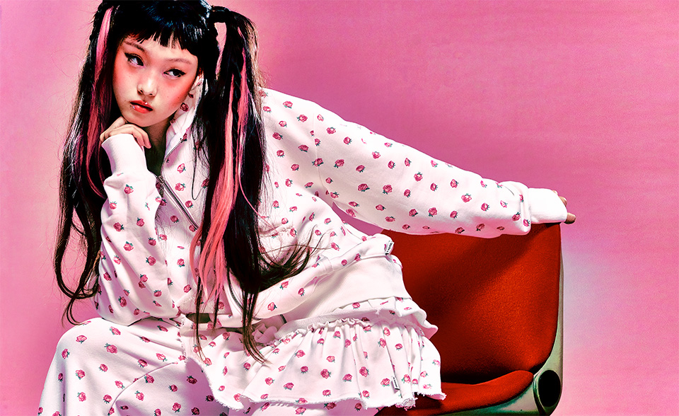 MUSINSA公式 | YOUHEE LETTERING BIG BAG CHARCOAL