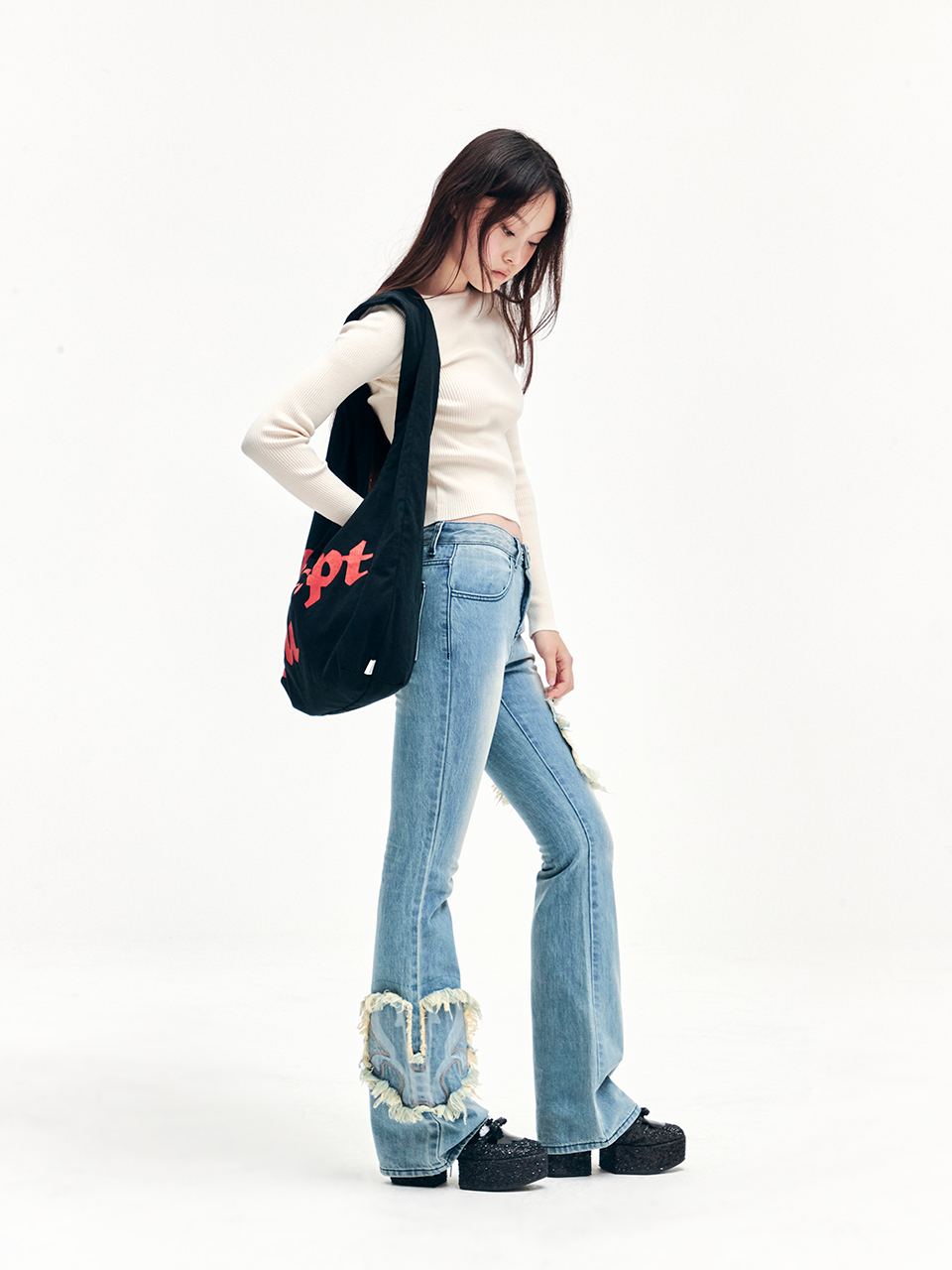 ★送料・関税込★YOUHEE★YOUHEE LETTERING HOBO BAG★ MUSINSA | YOUHEE YOUHEE LETTERING HOBO BAG BLACK