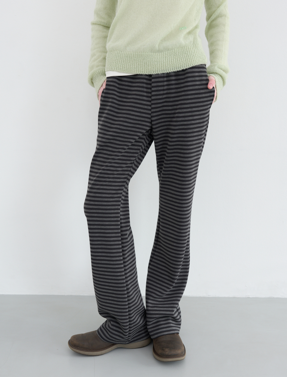 MUSINSA公式 | ENZO BLUES Mild Stripe Banding Bootcut Pants