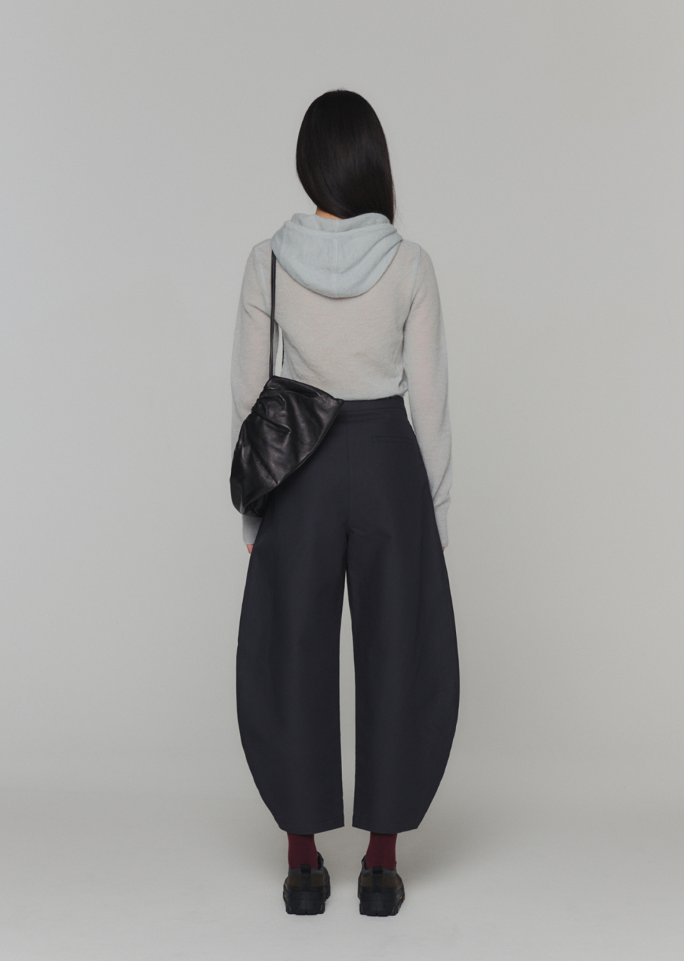 MUSINSA公式 | AMOMENTO LEATHER SHIRRING BAG