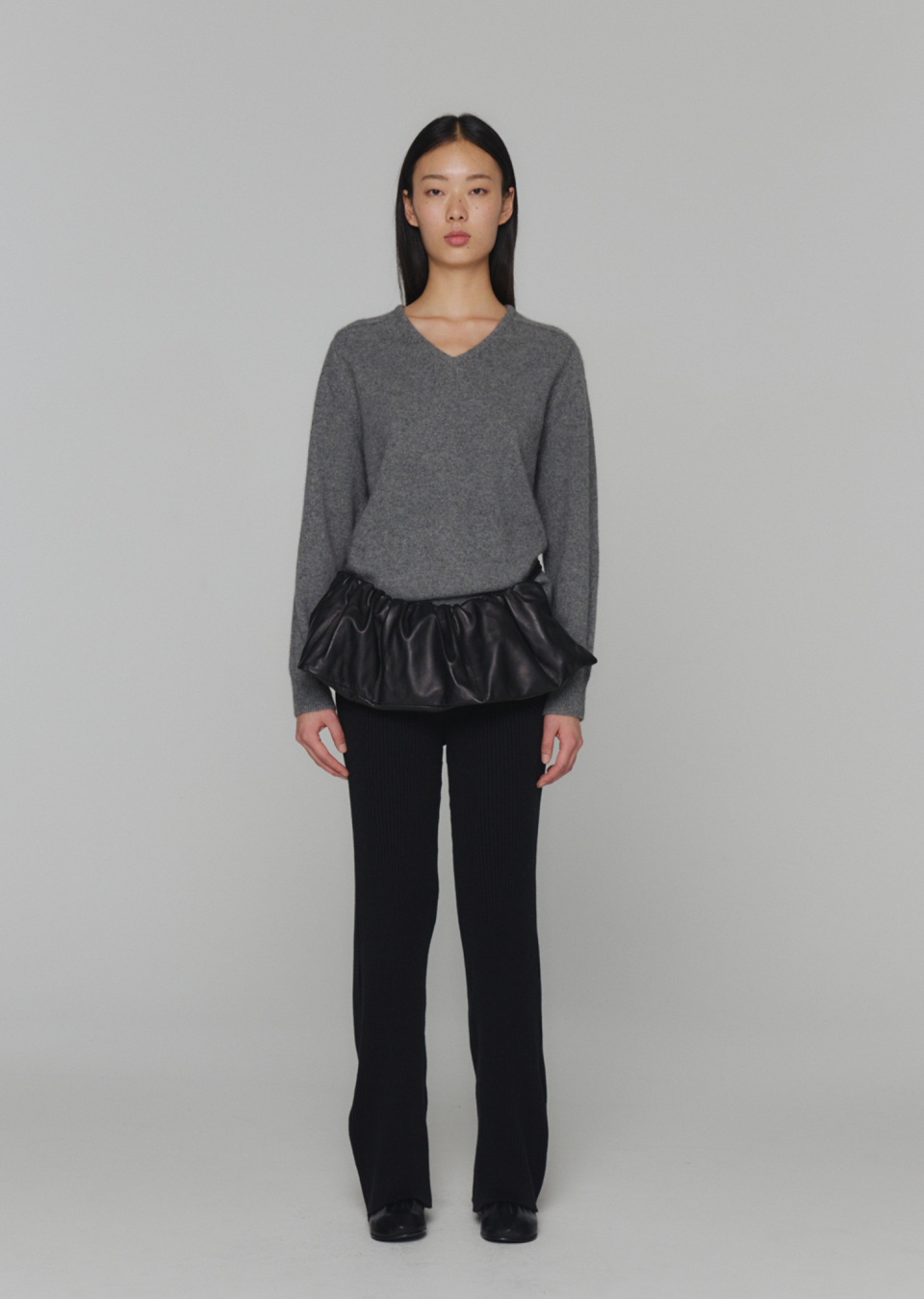 MUSINSA公式 | AMOMENTO LEATHER SHIRRING BAG