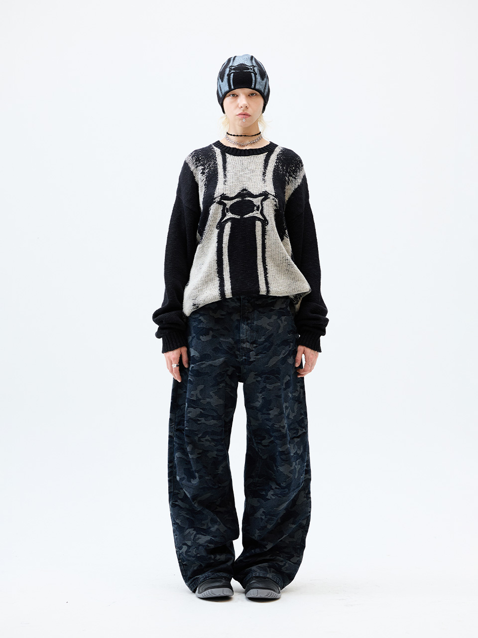 MUSINSA公式 | CRITIC VINTAGE WORMHOLE LONG SLEEVE KNIT BLACK