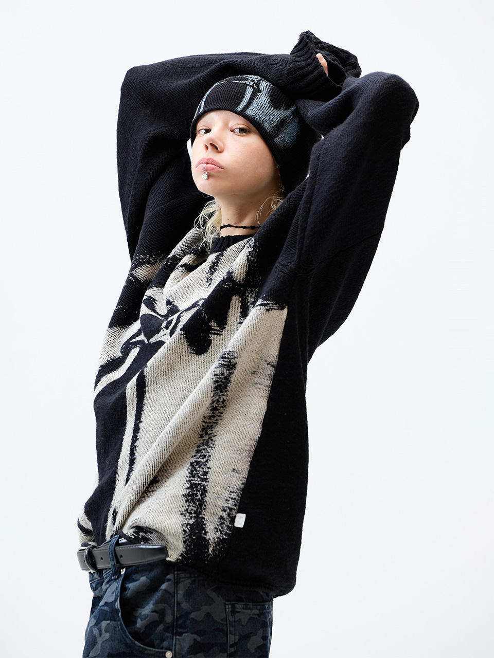 MUSINSA公式 | CRITIC VINTAGE WORMHOLE LONG SLEEVE KNIT BLACK