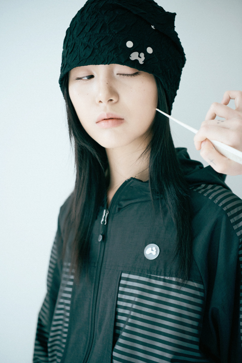 MUSINSA公式 | HUG YOUR SKIN Chin beanie (black)