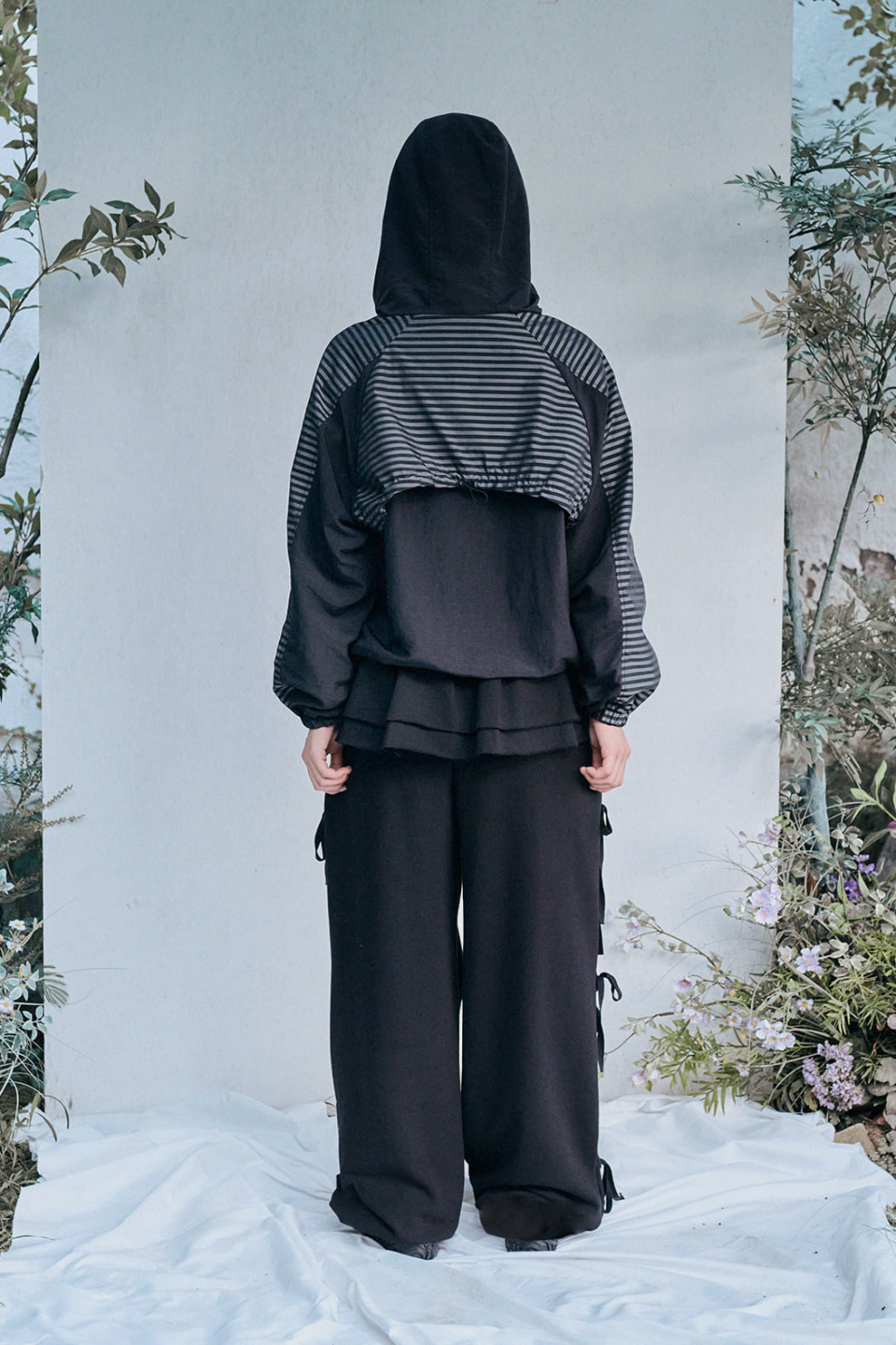 MUSINSA公式 | HUG YOUR SKIN Frill Skirt Jogger Pants (Black)