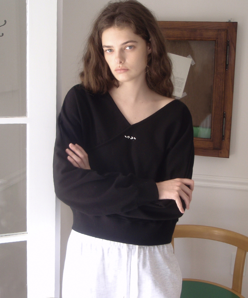 Cross Y Neck SweatShirt Black