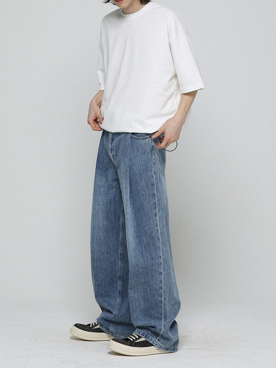 MUSINSA | BEGIN202 One-Tuck Wide Slacks Denim Pants [Faded Blue]