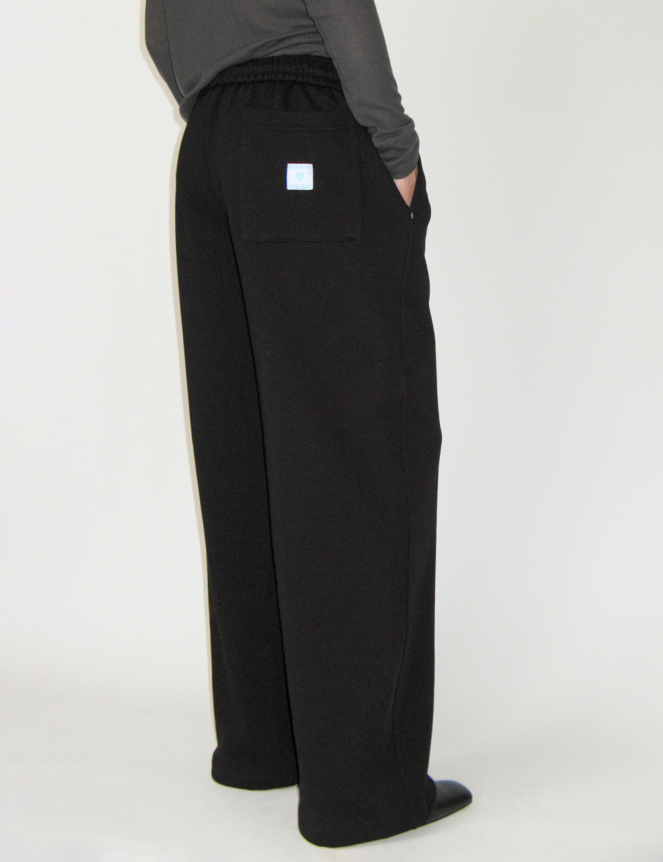 【SUNBURN PROJECT】Rivet Wide Sweatpants★韓国人気★追跡付 MUSINSA | SUNBURN PROJECT Rivet Wide Sweatpants, BLACK