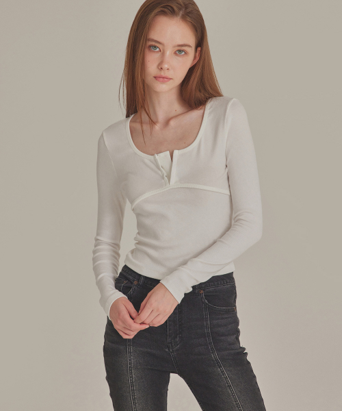 HOOK CLOSURE SCOOP NECK TOP_T426TP122