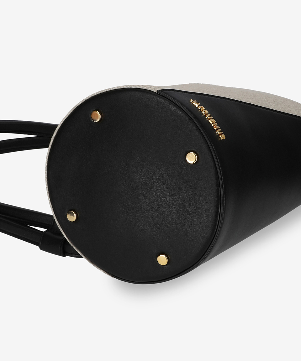 ★JACQUEMUS★ Le Petit Tourni Tote Bag Black Grey 245BA36630 Jacquemus Le Petit Tourni Leather Bucket Bag | Black | FARFETCH