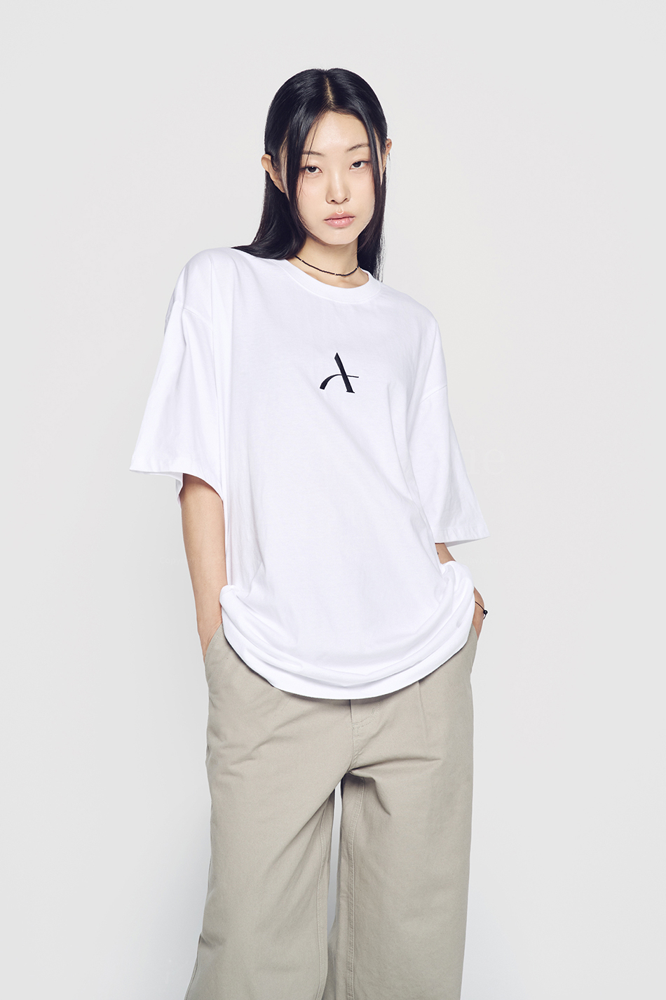 MUSINSA公式 | acmé de la vie ONE POINT LOGO SHORT SLEEVE T-SHIRT