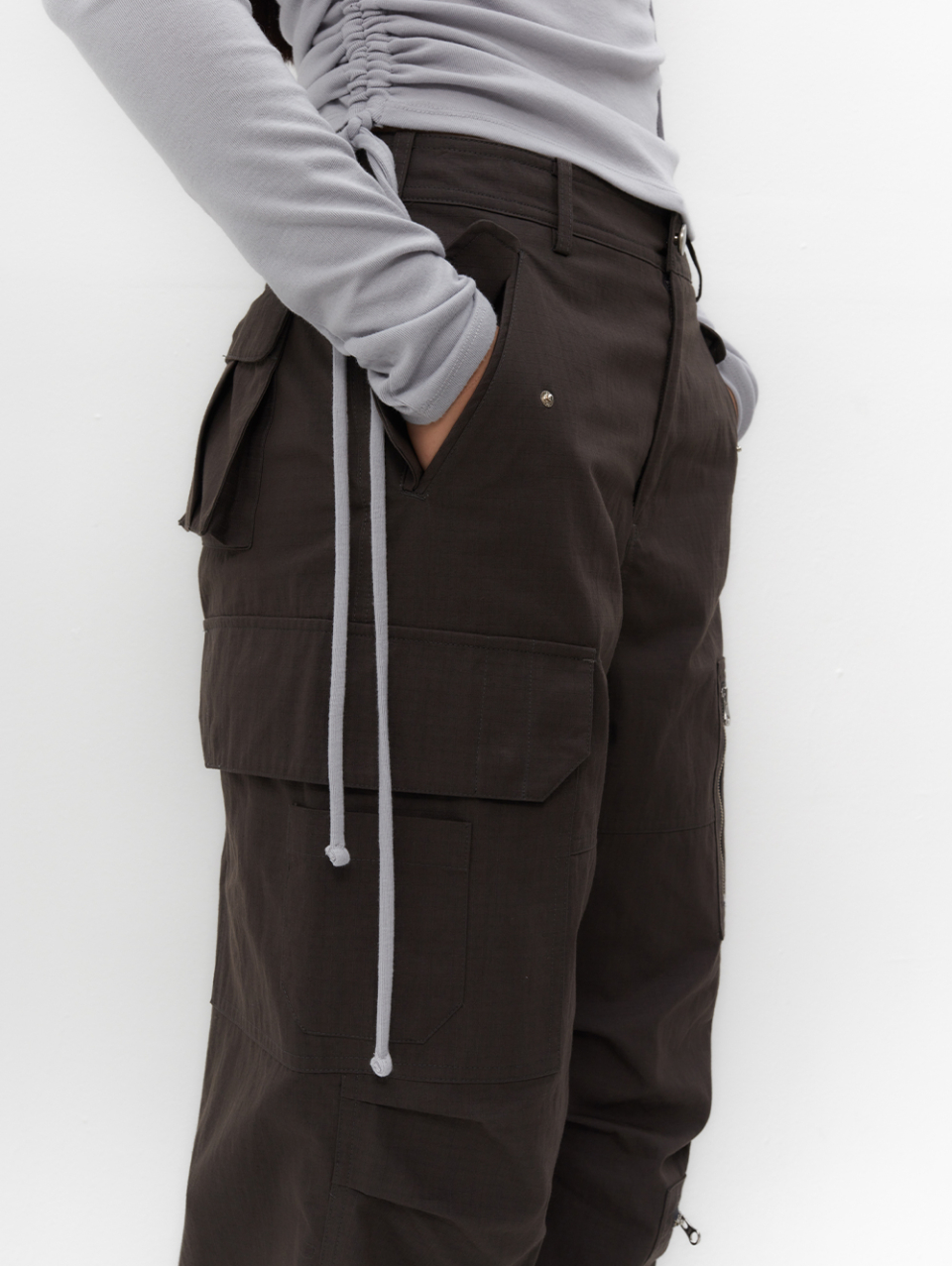 【TUOMIO】RIPSTOP CARGO PANTS ★韓国人気★ 追跡付 MUSINSA公式 | TUOMIO RIPSTOP CARGO PANTS [CHARCOAL]