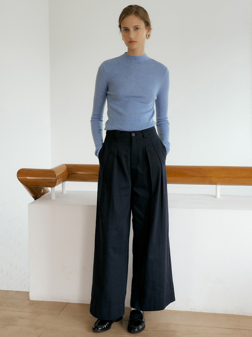 Two tuck wide pants