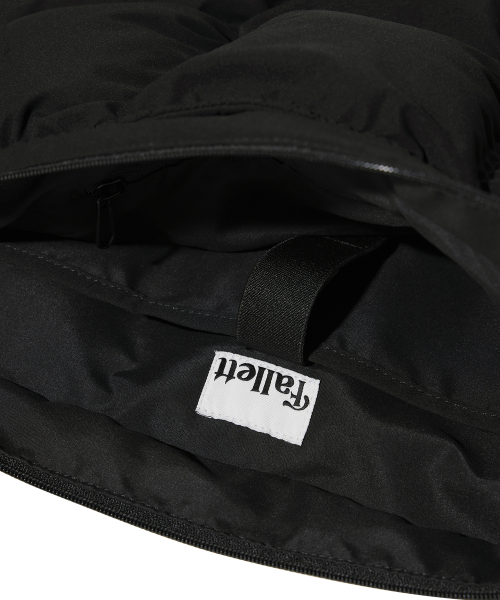 NERO BADGE PADDED BAG BLACK