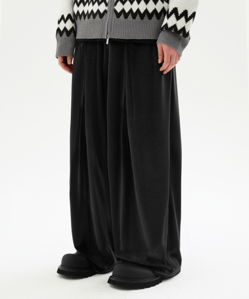 VELVET INVERTED TUCK WIDE PANTS [BLACK]