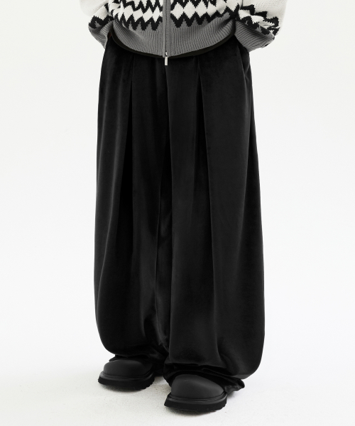 VELVET INVERTED TUCK WIDE PANTS [BLACK]