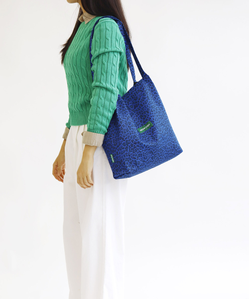 boxy bag 53 - leopard all blue