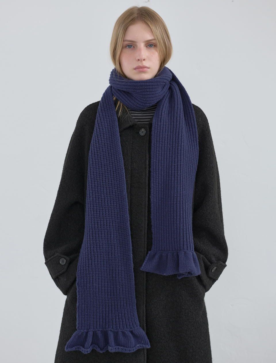 MUSINSA | ENZO BLUES Ruffle Muffler (Navy)