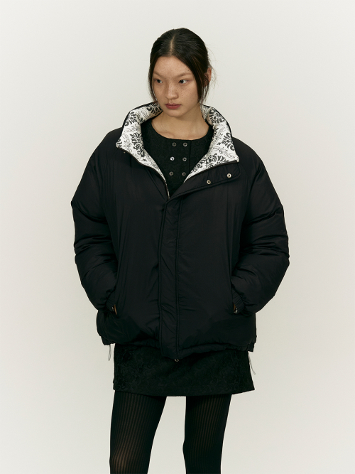 DAMASK PATTERN REVERSIBLE DOWN JUMPER [BLACK]