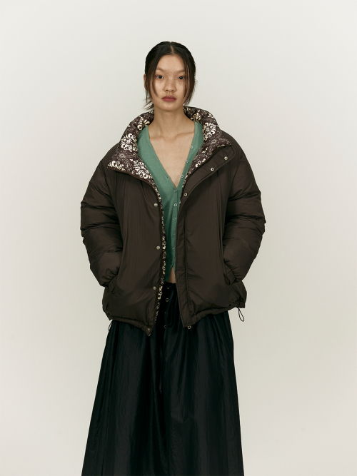 DAMASK PATTERN REVERSIBLE DOWN JUMPER [BROWN]