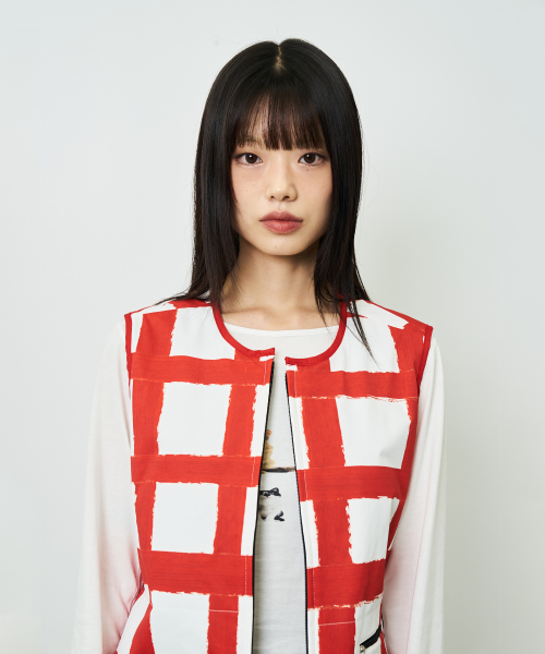 REVERSIBLE RED VEST