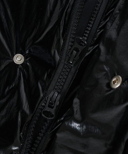 Оверсайз пуховик 86-IRO341 Essential Glossy с капюшоном Black