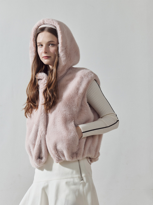 Жилет из искусственного меха с капюшоном PINK