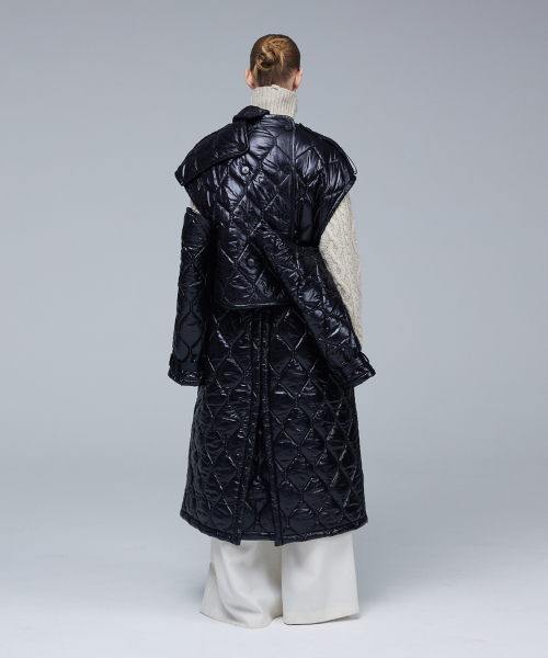 Glossy quilting off-sleeve trench coat