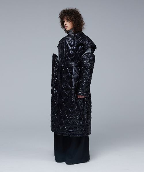 Glossy quilting off-sleeve trench coat