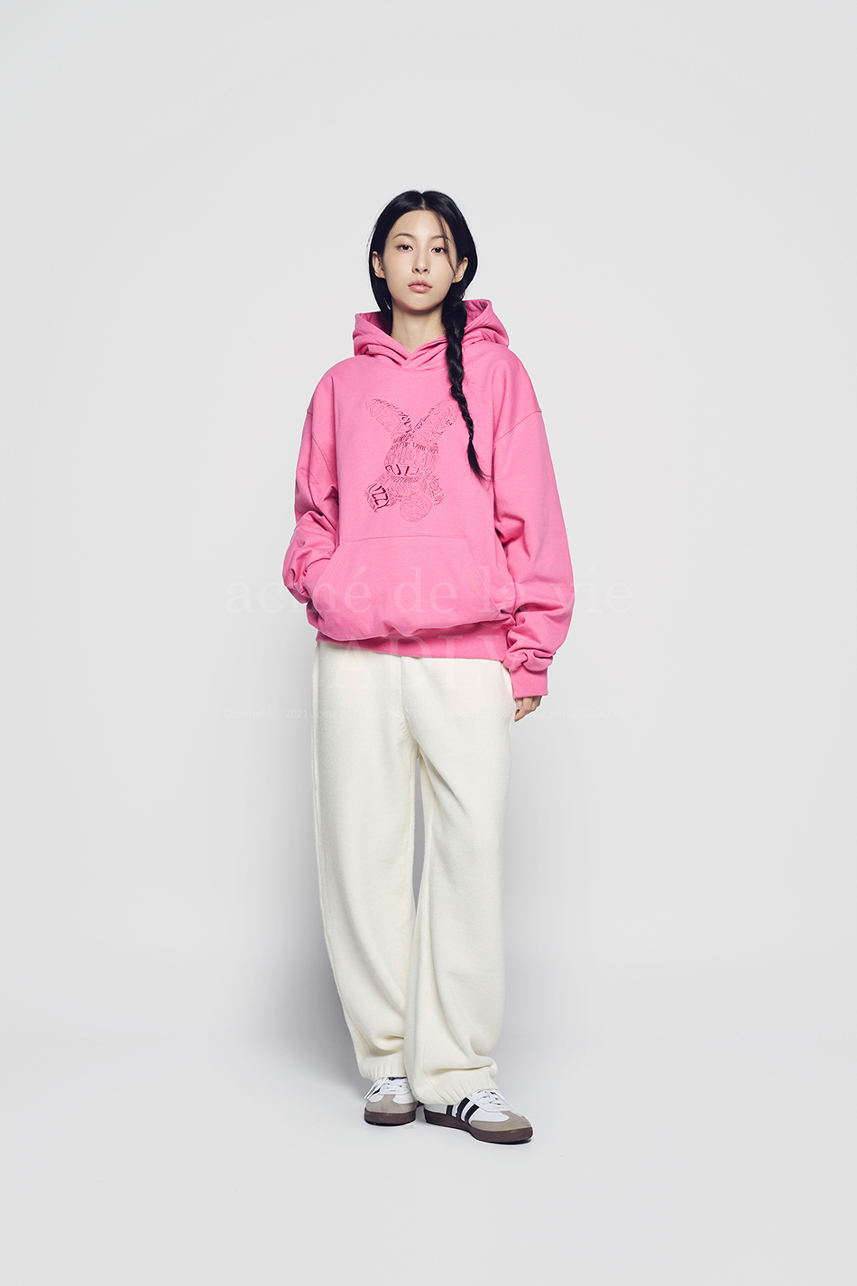 아크메드라비(ACME DE LA VIE) LETTERING RABBIT HOODIE