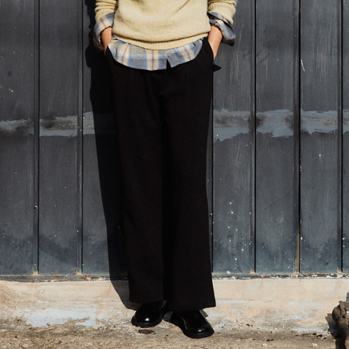 Double one tuck slacks (Black)