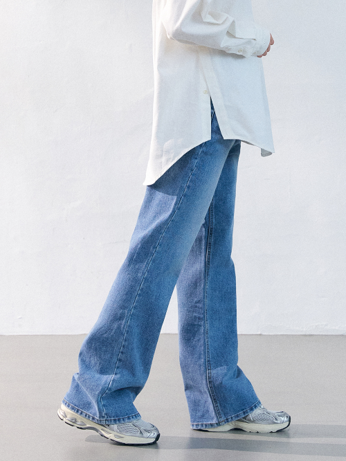 Свободные расклешенные джинсы (Mid-tone denim)