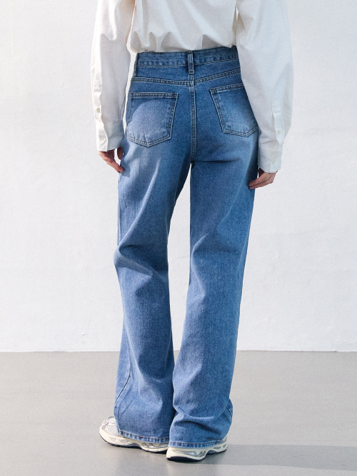 Свободные расклешенные джинсы (Mid-tone denim)