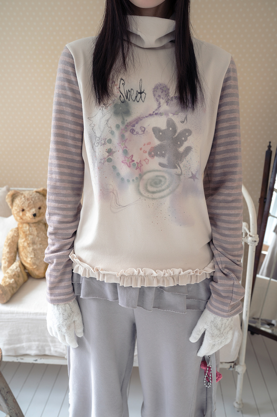MUSINSA公式 | HUG YOUR SKIN Drawing Frill Polar Top (Beige Pink)