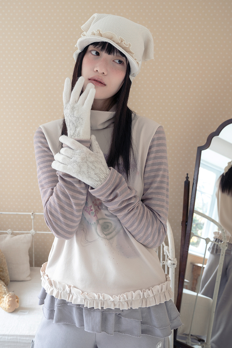 MUSINSA公式 | HUG YOUR SKIN Drawing Frill Polar Top (Beige Pink)