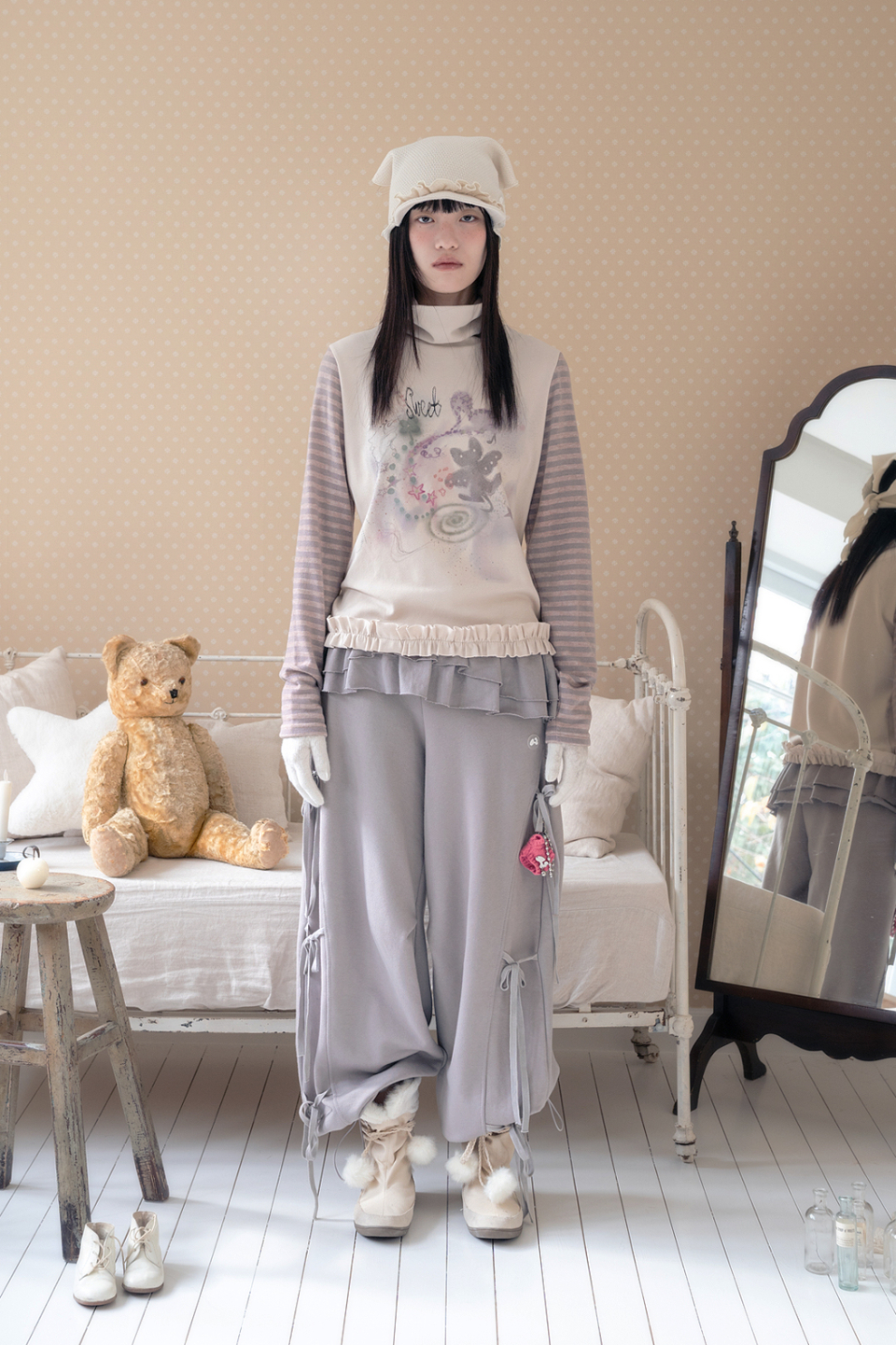 MUSINSA公式 | HUG YOUR SKIN Drawing Frill Polar Top (Beige Pink)