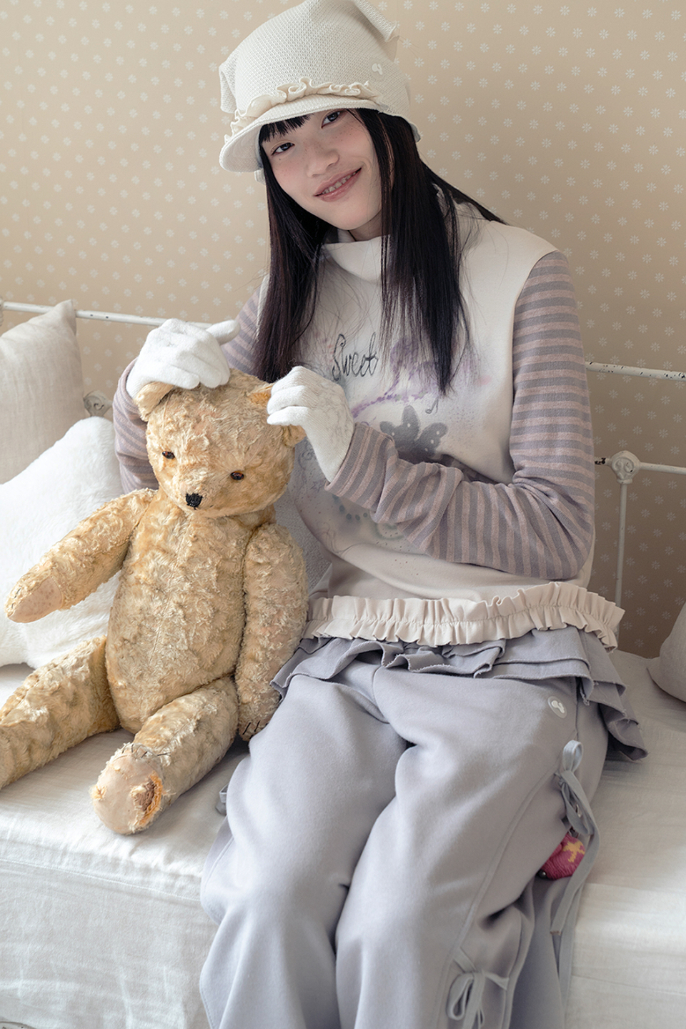 MUSINSA公式 | HUG YOUR SKIN Drawing Frill Polar Top (Beige Pink)