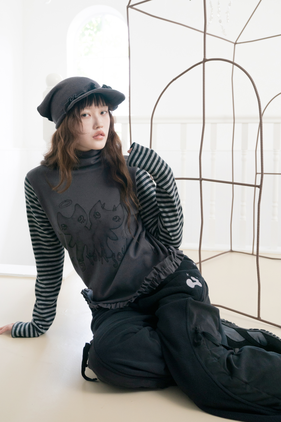 MUSINSA | HUG YOUR SKIN Drawing frill pola top (Charcoal Black)
