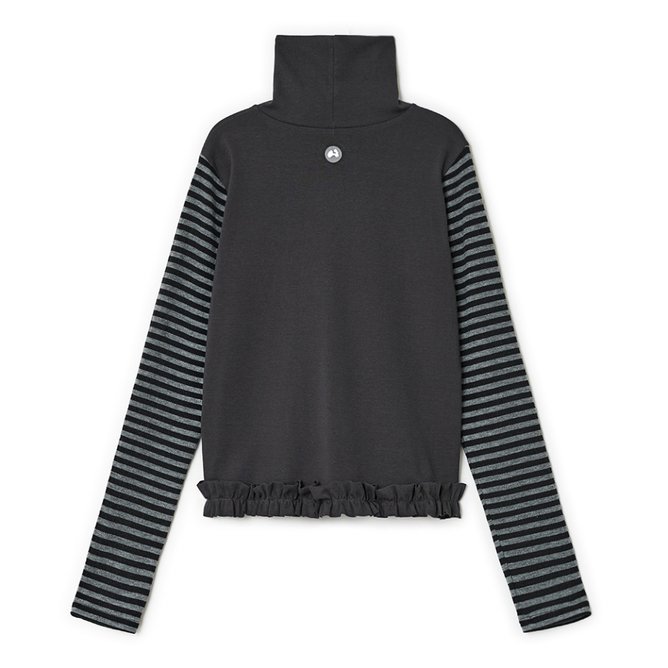 MUSINSA | HUG YOUR SKIN Drawing frill pola top (Charcoal Black)