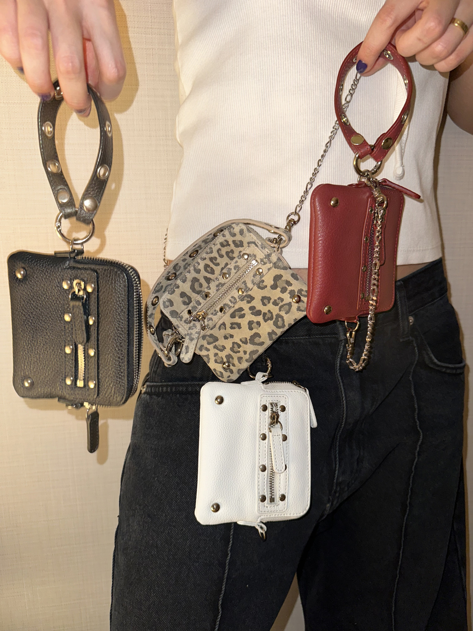 DEINET STUD CROSS CHAIN WALLET
