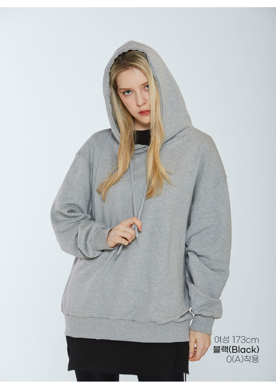 검정색 레이어드나시 a번을입고 레이어드한 여자사진