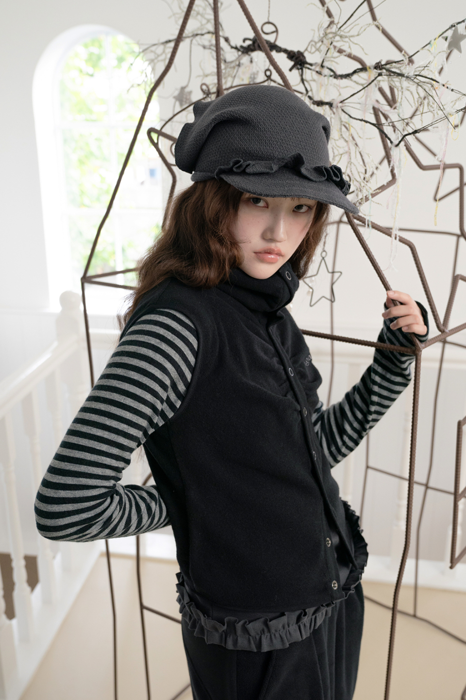 MUSINSA公式 | HUG YOUR SKIN Fleece Turtleneck Vest (Black)
