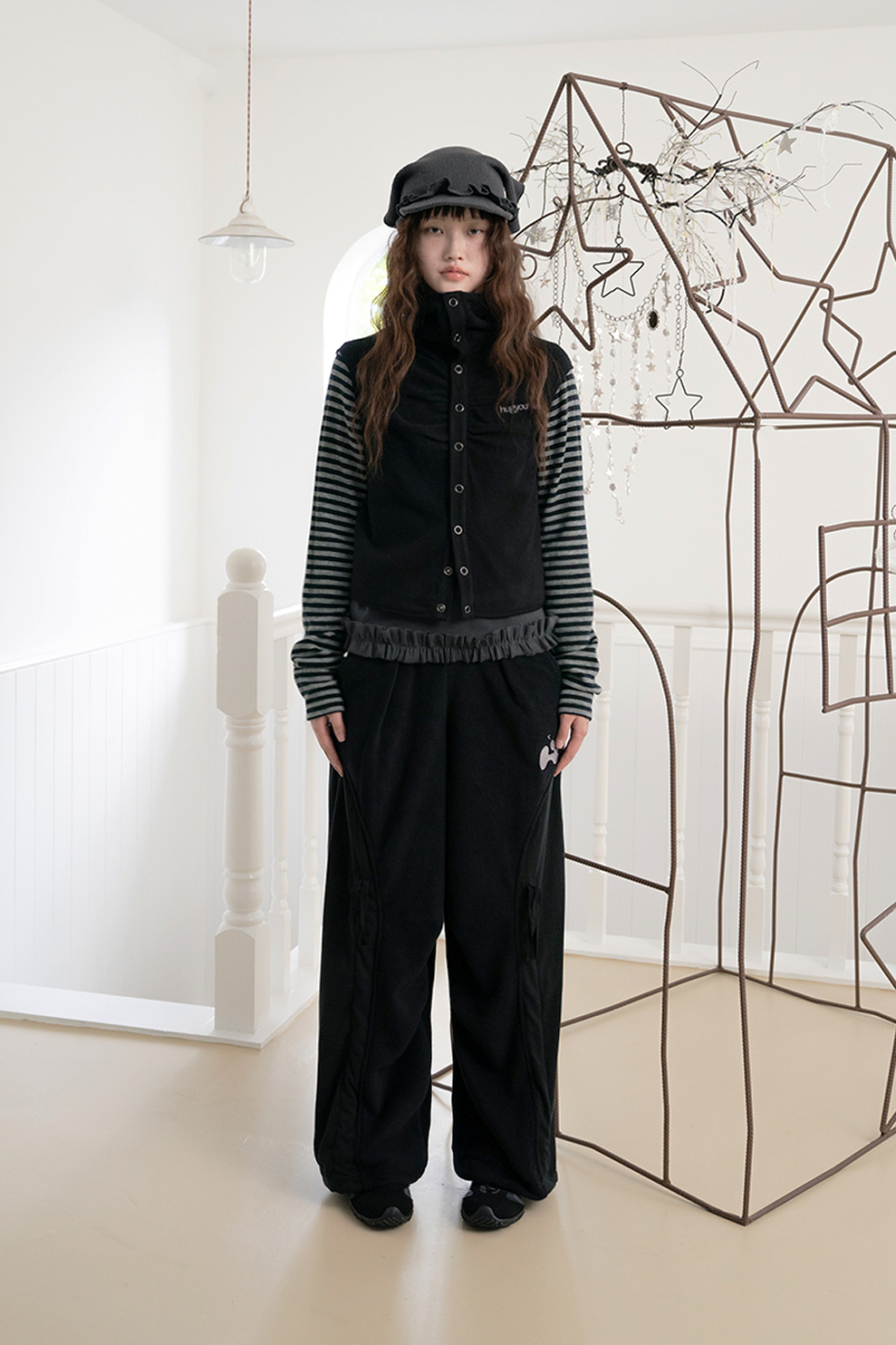 MUSINSA公式 | HUG YOUR SKIN Fleece Turtleneck Vest (Black)