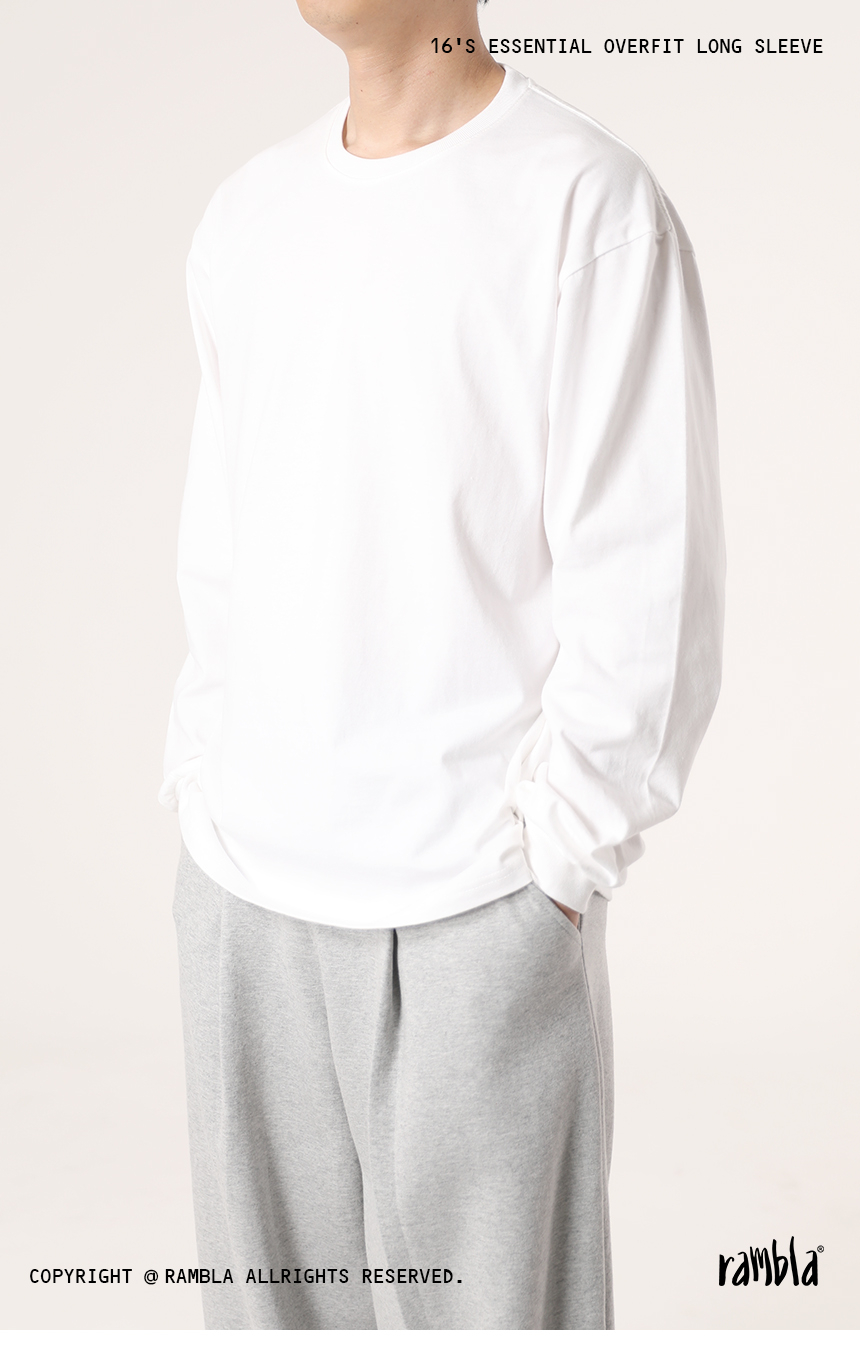 16수소재로 제작된 시보리 긴팔티 화이트를 착용한 모델 이미지사진