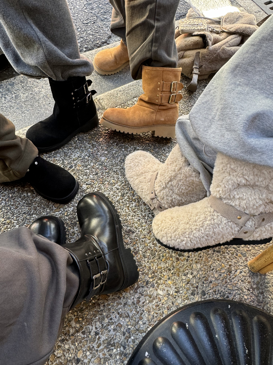 【DEINET】TEDDY BEAR BUCKLE BOOTS★韓国人気★ 追跡付 DEINET] TEDDY BEAR BUCKLE BOOTS /追跡付